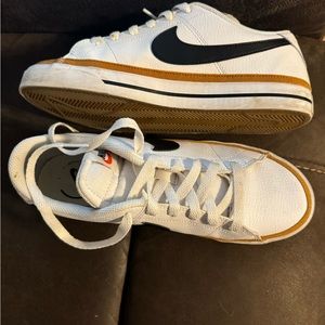 Nike Court Legacy